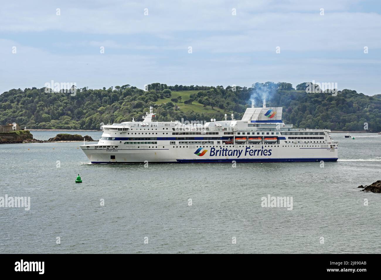 Brittany Ferries Schiff, Pont Aven verlässt Millbay Docks, Plymouth. Zu den regelmäßigen Verbindungen gehören Plymouth nach Santander und Plymouth nach Roscoff. Es auch Stockfoto