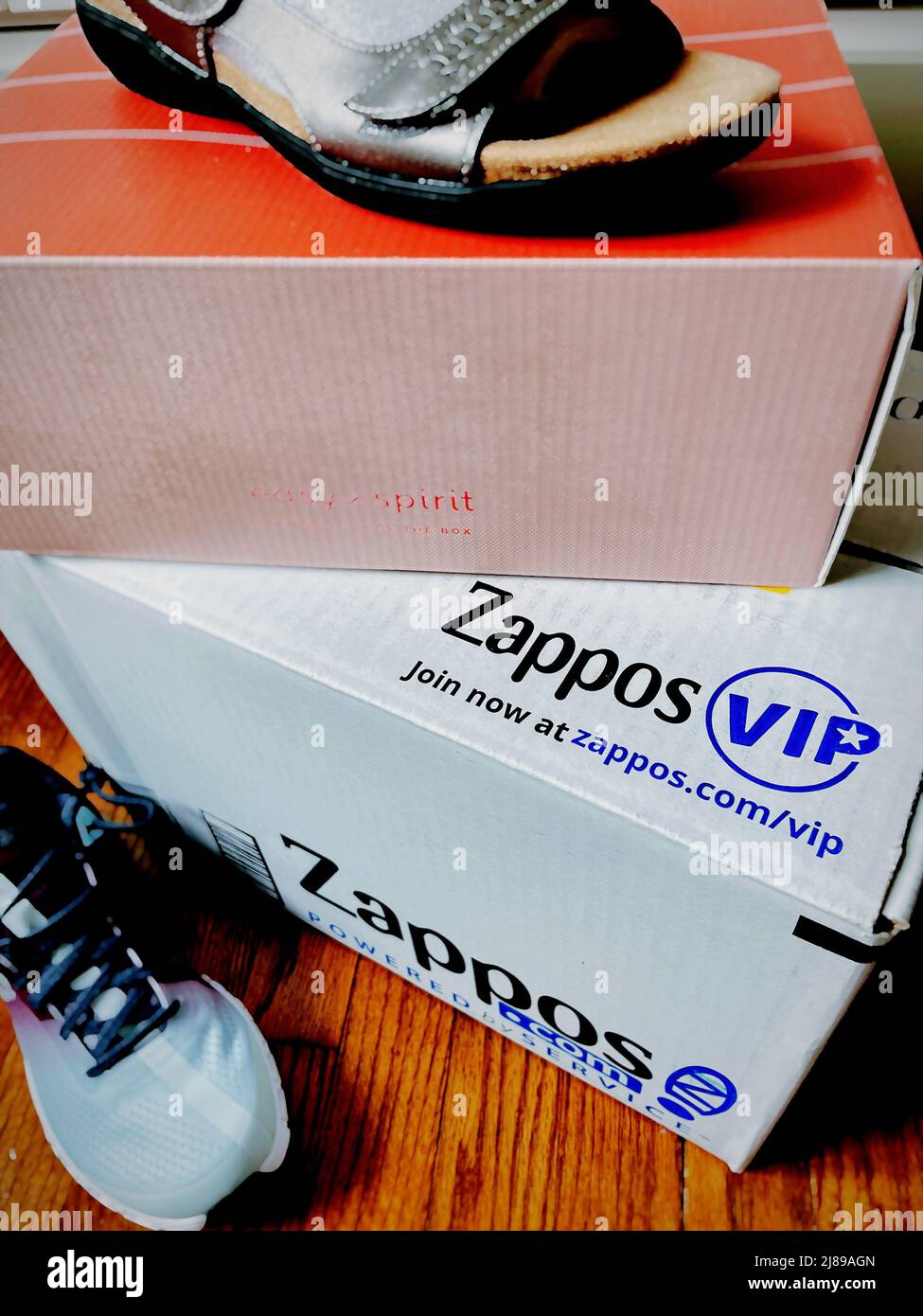 Zappos.com ist ein Online-Schuh- und Bekleidungshändler, der kostenlosen Versand und Rücksendungen bietet, USA 2022 Stockfoto