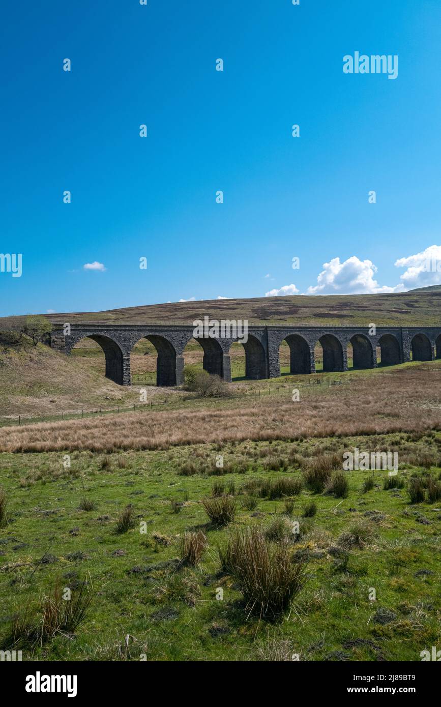 Altes viktorianisches Eisenbahnviadukt in der Nähe der Garsdale Station in Dentdale Cumbria Stockfoto