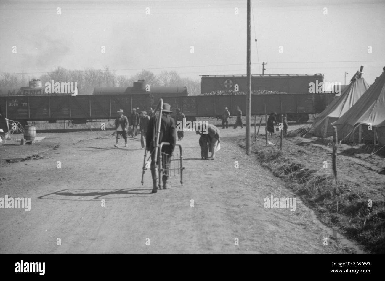 [Foto ohne Titel, möglicherweise in Zusammenhang mit: Flüchtlingslager in Forrest City, Arkansas]. Stockfoto