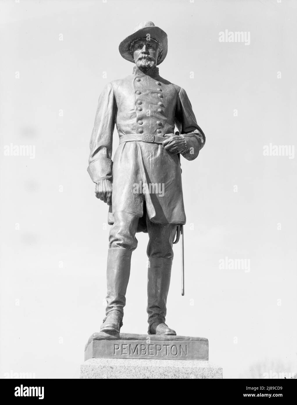 Vicksburg Schlachtfeld Denkmal. Mississippi. [Die LT. General John C. Pemberton Statue von Edmond T. Quinn wurde 1917 in Vicksburg errichtet. Pemberton war der kommandierende Offizier während der Kapitulation der Konföderierten bei der Belagerung von Vicksburg im Jahr 1863]. Stockfoto
