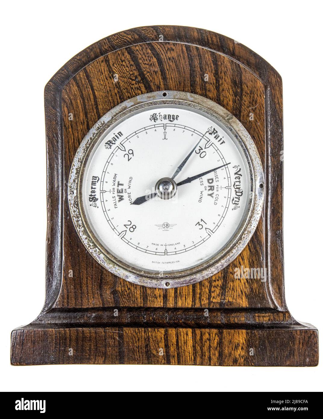 Antikes Barometer, das von der britischen Firma SB Instruments auf Schönwetter eingestellt wurde Stockfoto