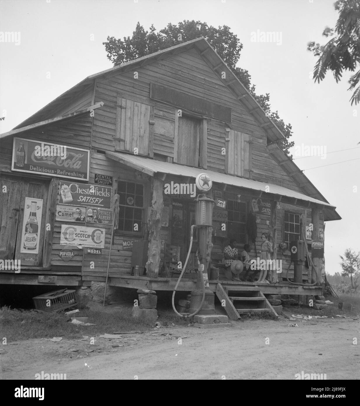 [Ohne Titel, möglicherweise verwandt mit: Tochter des weißen Tabak-Pächter im Landladen. Person County, North Carolina]. Stockfoto