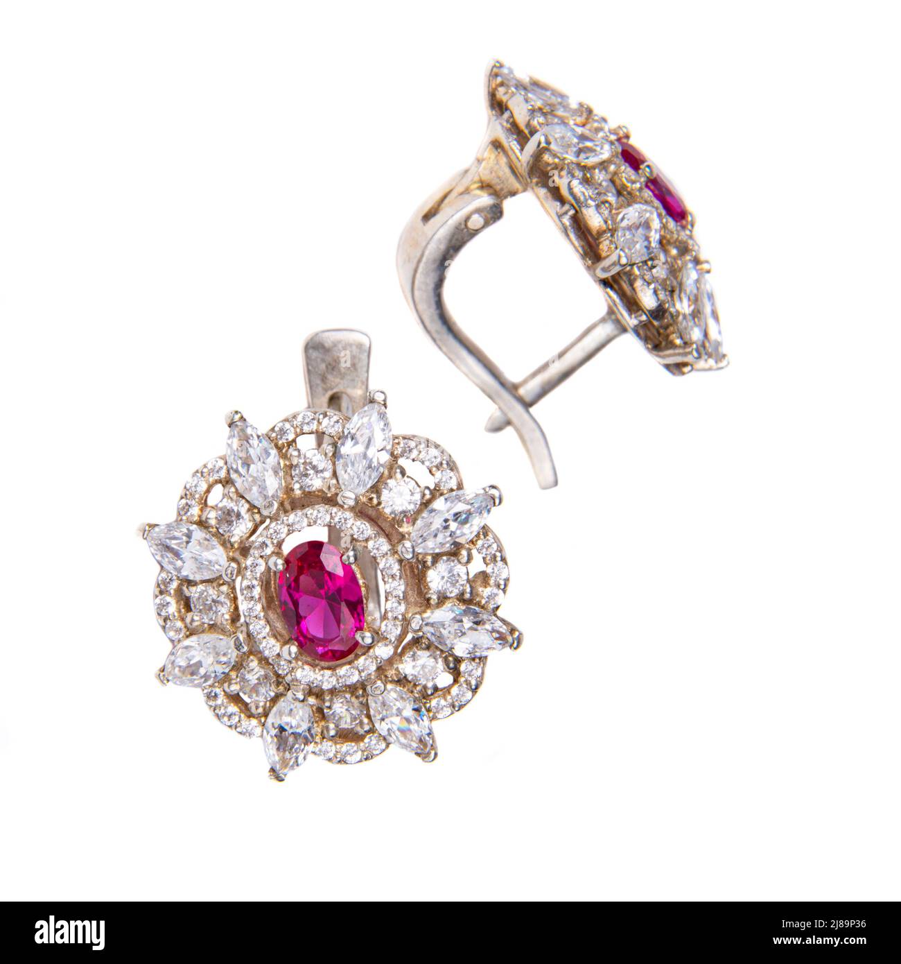 Diamantohrringe mit rosa Stein Luxus Schmuck Makro-Nahaufnahme Stockfoto