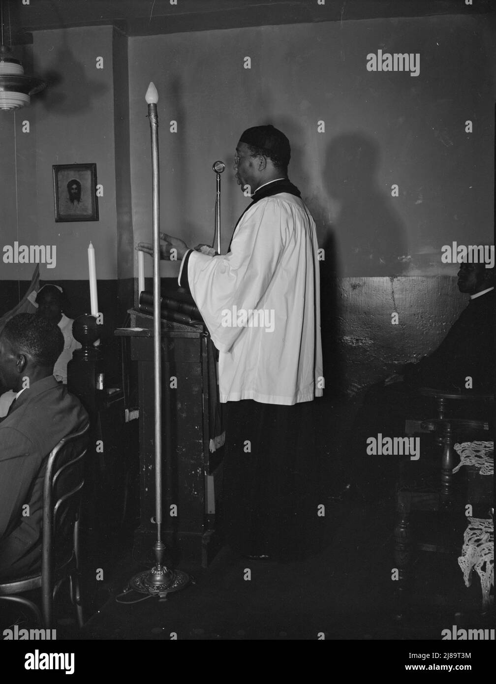 Washington, D.C., Reverend Vondell Gassaway, Pastor der St. Martin's Spiritual Church, predigte seine Sonntagspredigt. Stockfoto