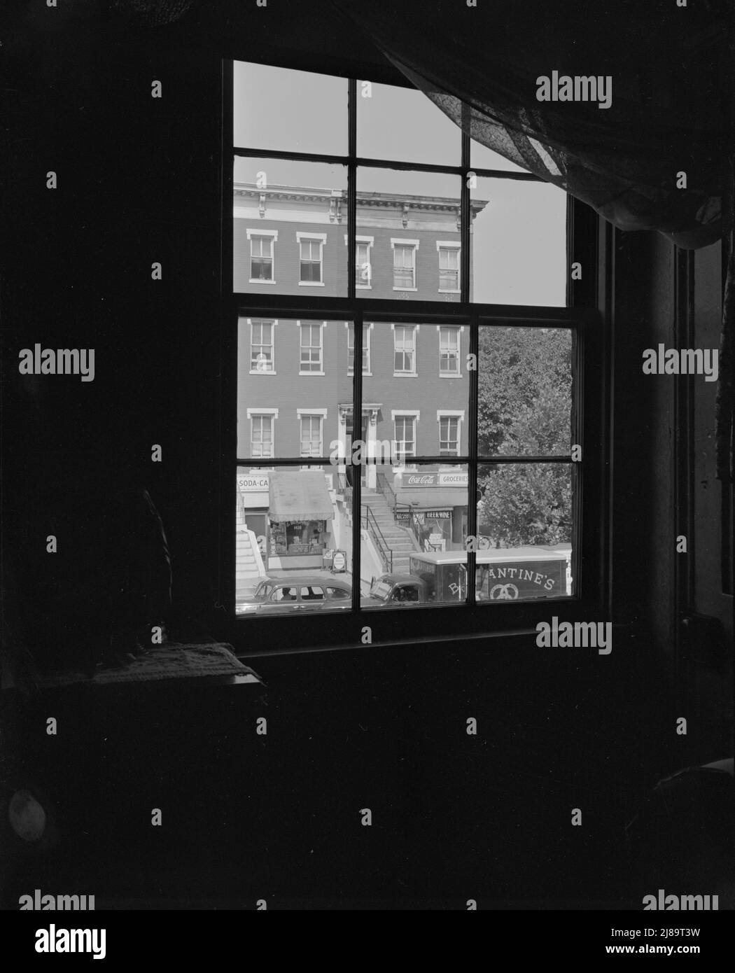 Washington, D.C., Blick aus dem Schlafzimmerfenster von Frau Ella Watson, einer Regierungsarbeiterin. Stockfoto