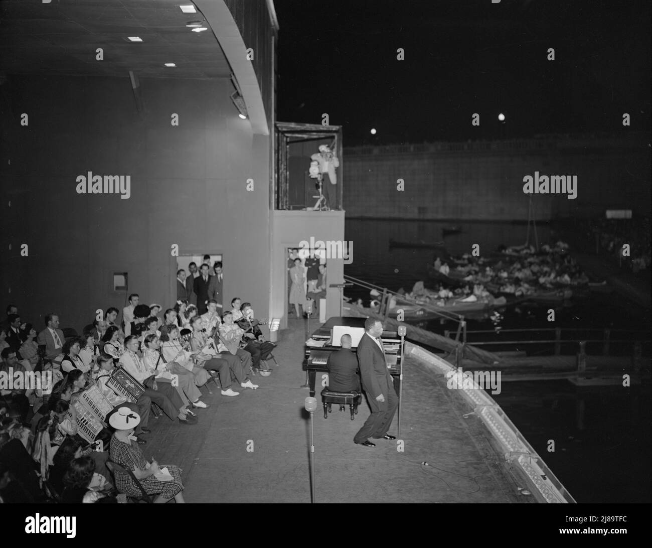 Washington, D.C. Russischer Kriegsjubiläum profitiert am Watergate. Paul Robeson singt. Stockfoto