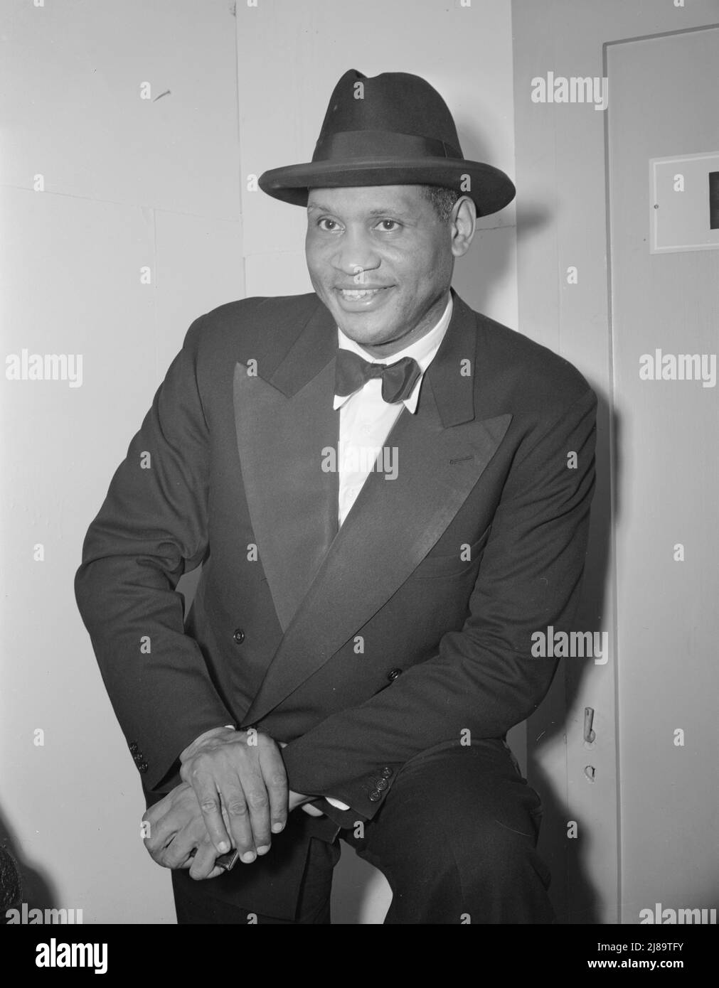 Washington, D.C. Russischer Kriegsjubiläum profitiert am Watergate. Paul Robeson hinter der Bühne. Stockfoto