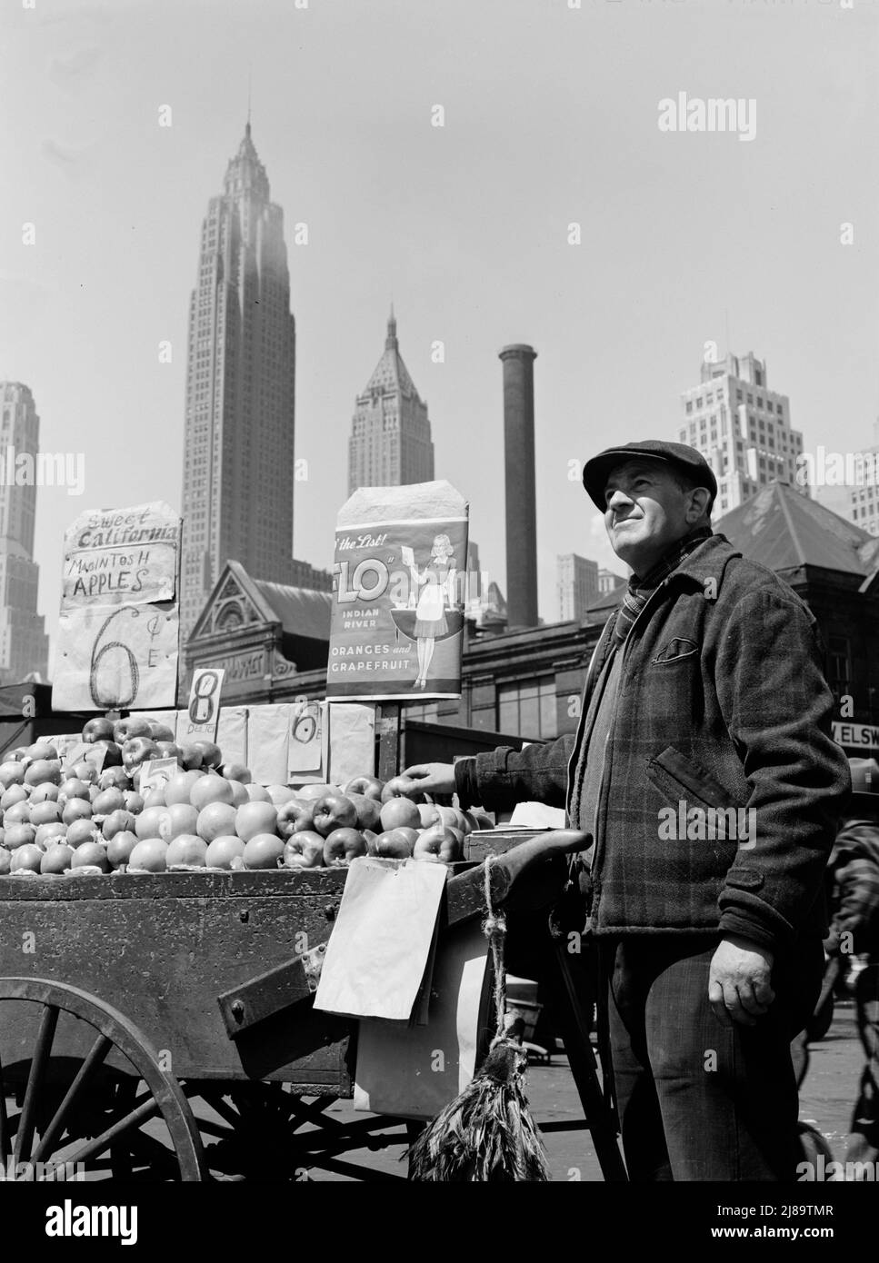 New York, New York. Push-Cart-Obst-Anbieter auf dem Fulton Fischmarkt. Stockfoto