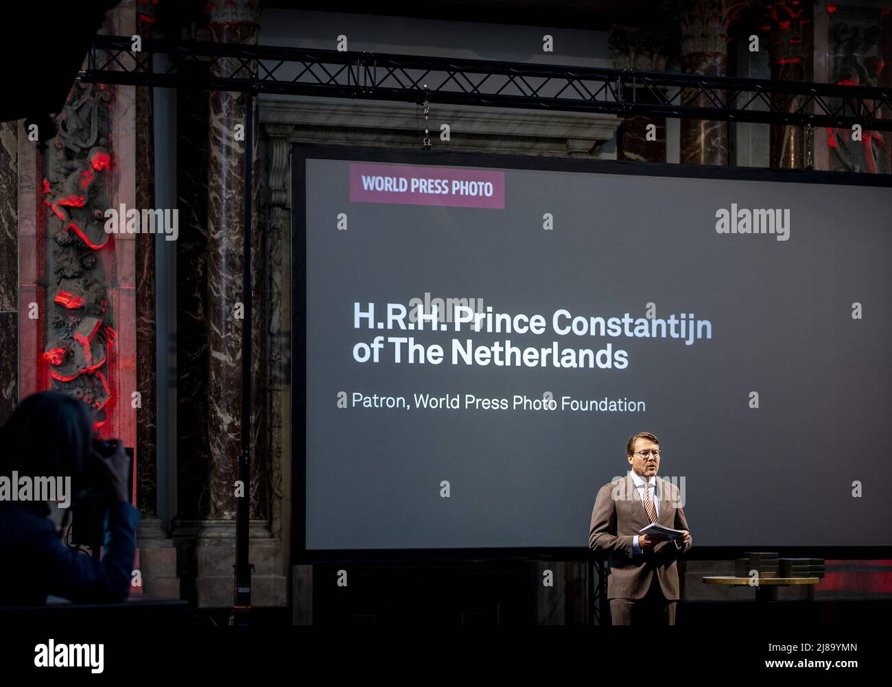 Amsterdam, Niederlande, 14.. Mai 2022. 2022-05-14 17:04:33 AMSTERDAM - Prinz Constantijn während der Präsentation des World Press Photo Contest 2022. Der jährliche Wettbewerb zeichnet Fotojournalisten und Dokumentarfotografen für die besten Fotos und visuellen Geschichten aus, die im vergangenen Jahr gemacht wurden. KOEN VAN WEEL netherlands Out - belgium Out Credit: ANP/Alamy Live News Credit: ANP/Alamy Live News Stockfoto