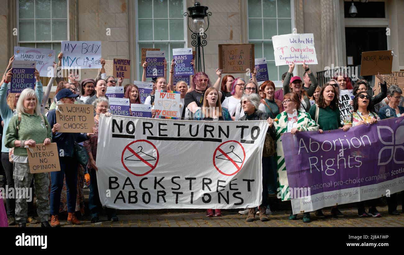 Edinburgh Schottland, Großbritannien Mai 14 2022. Abtreibungsrechte Schottland-Anhänger versammeln sich vor dem US-Konsulat, um Solidarität mit jenen zu zeigen, die sich weltweit für reproduktive Rechte einsetzen Stockfoto