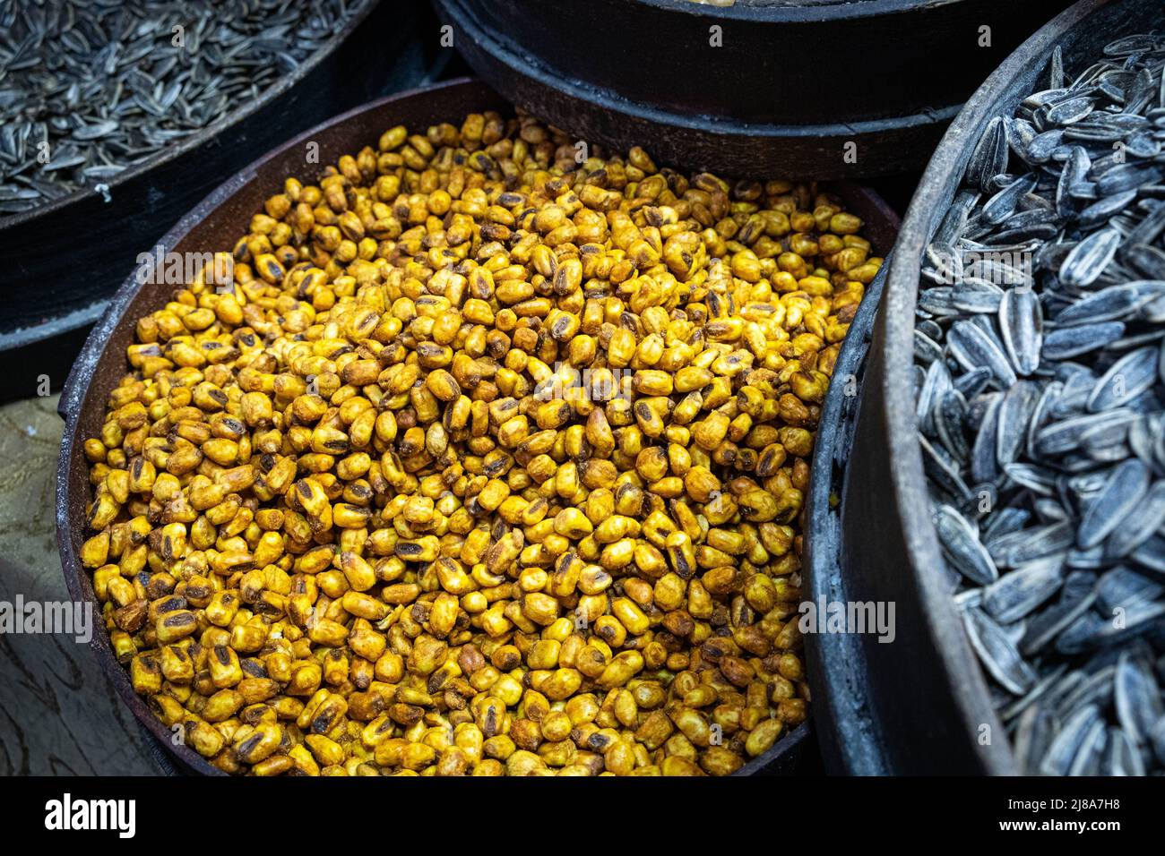 Geröstete Maisnüsse, knuspriger Maisjause Stockfoto