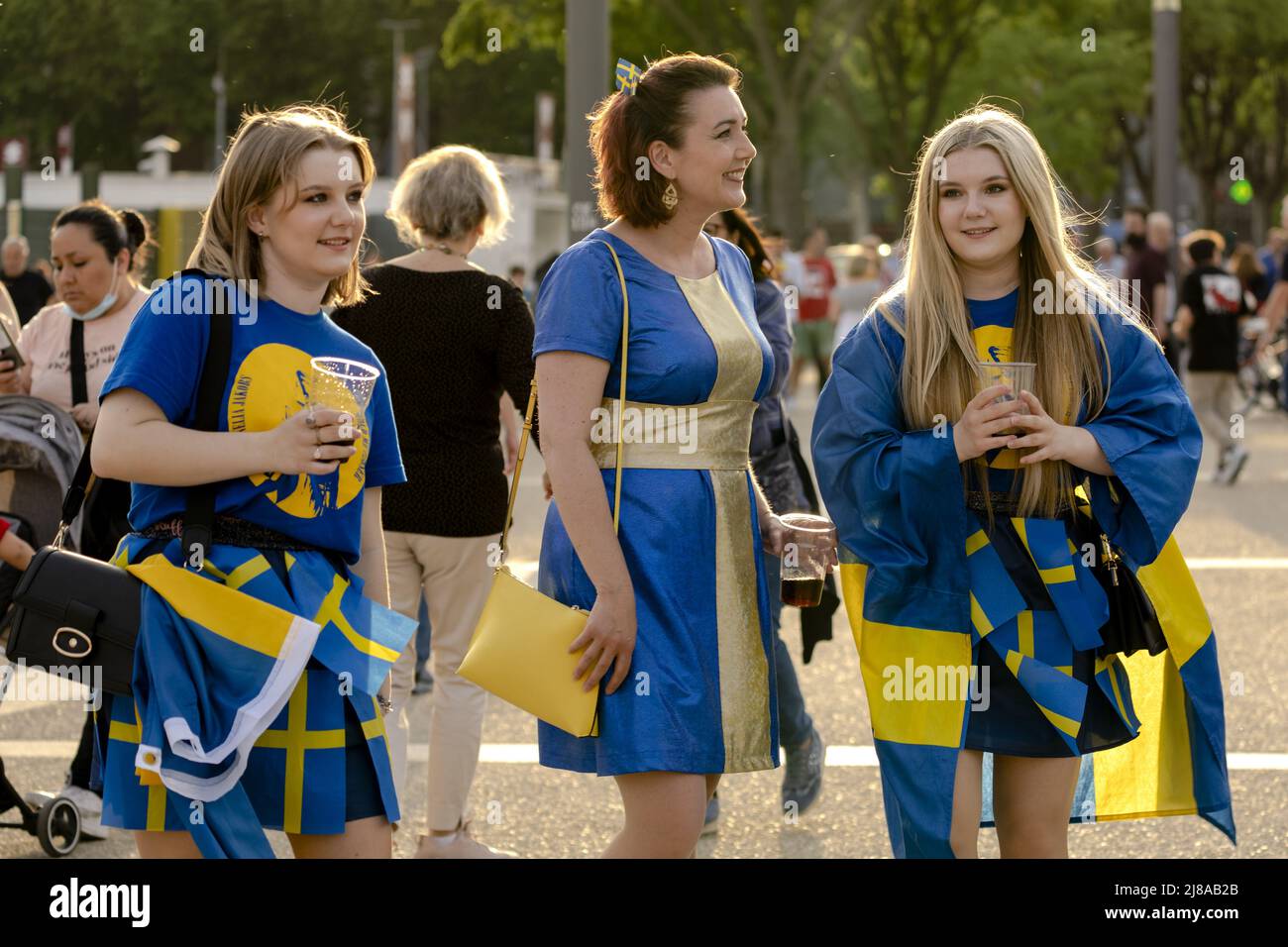 2022-05-14 19:24:28 TURIN - Song Contest Fans vor dem Finale des Eurovision Song Contest in Italien. ANP SANDER KING niederlande Out - belgien Out Stockfoto