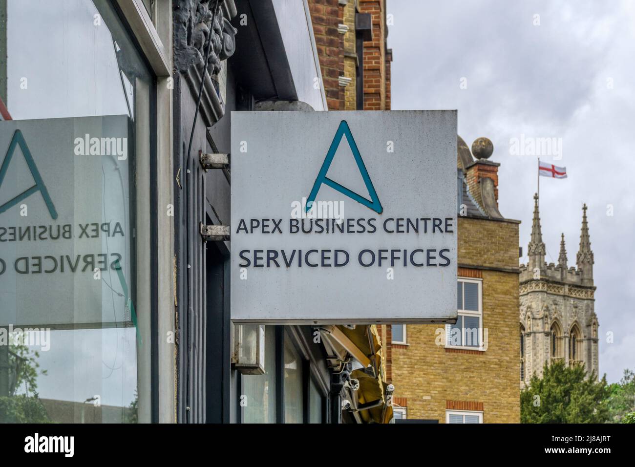 Ein Schild für Serviced Offices im Apex Business Center in Beckenham, Kent. Stockfoto