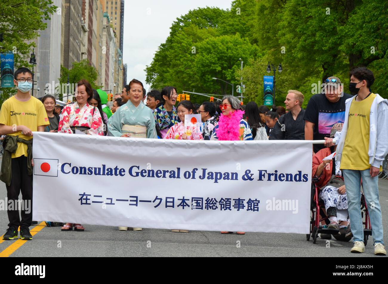 Das japanische Generalkonsulat wird im Central Park West zur ersten japanischen Heritage Parade zu Ehren der Japaner in New York City marschieren sehen Stockfoto