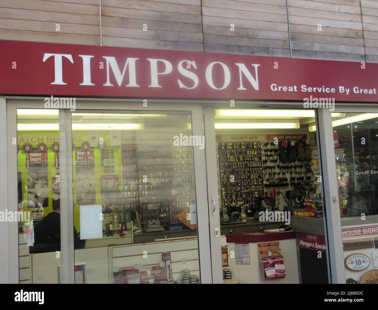 Timpson-Schlüsselschnitt Und Schuhumbau-Ladenschild Stockfoto