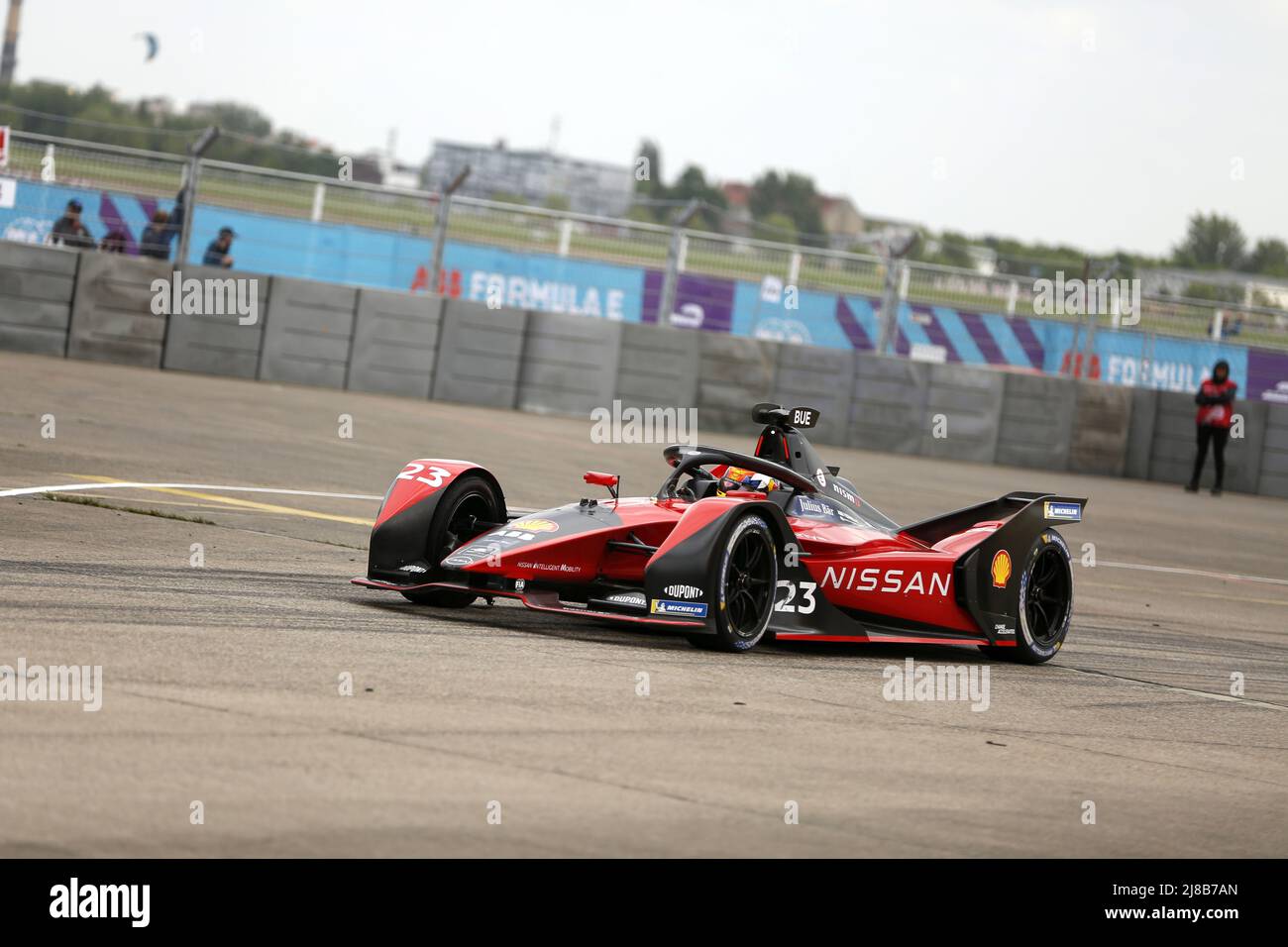 14. Mai 2022, Berlin, Tempelhofer Damm, 12101 Berlin, Deutschland: Edoardo Mortara gewann das erste Rennen in Berlin-Tempelhof und feierte damit den vierten Sieg seiner Karriere. Jean-Eric Vergne wurde Zweiter und Stoffel Vandoorne Dritter. (Bild: © Simone Kuhlmey/Pacific Press via ZUMA Press Wire) Stockfoto