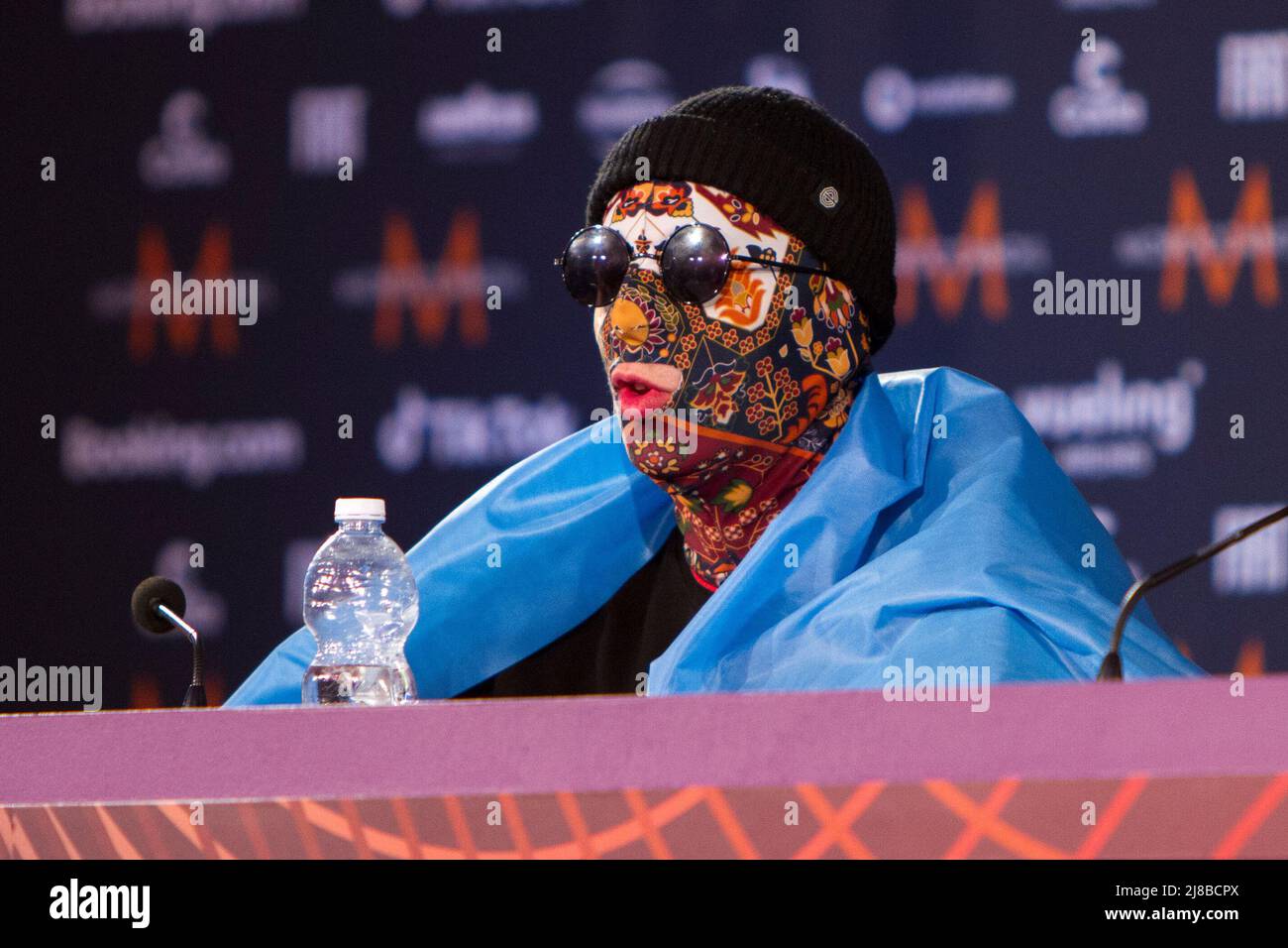 Turin, Italien. 15. Mai 2022. Vlad Kurochka (alias MC KylymMen) von der ukrainischen Band Kalush Orchestra während der Pressekonferenz nach dem Gewinn des Europäischen Song Contest. Kredit: Marco Destefanis / Alamy Live Nachrichten Stockfoto