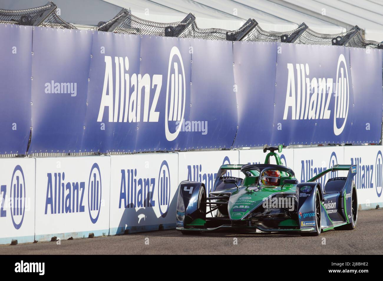 Berlin, 15.. Mai 2022. 2022 Shell Recharge Berlin E-Prix, Runde 8 der ABB FIA Formel E Weltmeisterschaft 2021-22, Tempelhof Airport Circuit in Berlin, Deutschland im Bild: #4 Robin FRIJNS (NLD) von Envision Racing während der ersten Trainingseinheit © Piotr Zajac/Alamy Live News Stockfoto