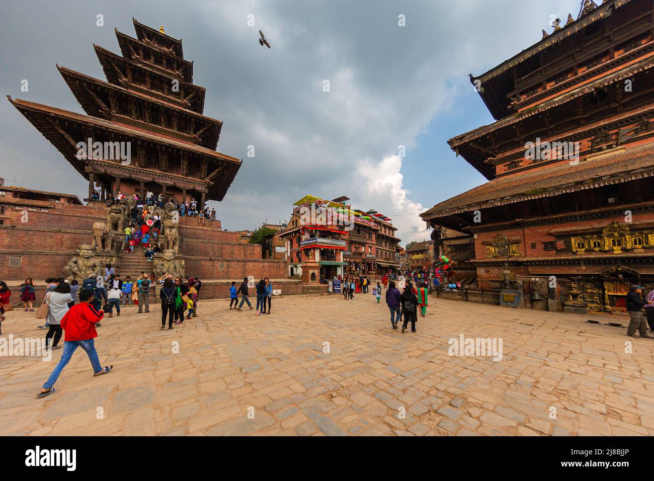 Bhaktapur, Nepal - 29. Oktober 2021: Der Nyatapola-Tempel, das höchste Monument der Stadt und zugleich der höchste Tempel Nepals. Kulturell wichtig Stockfoto