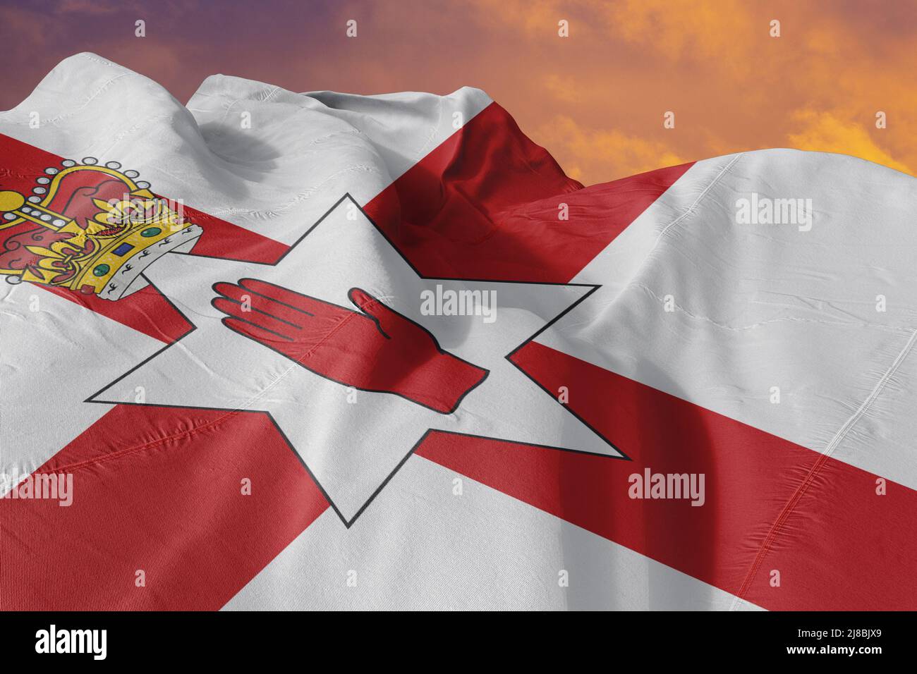 Flagge Nordirlands am dramatischen Himmel Stockfoto