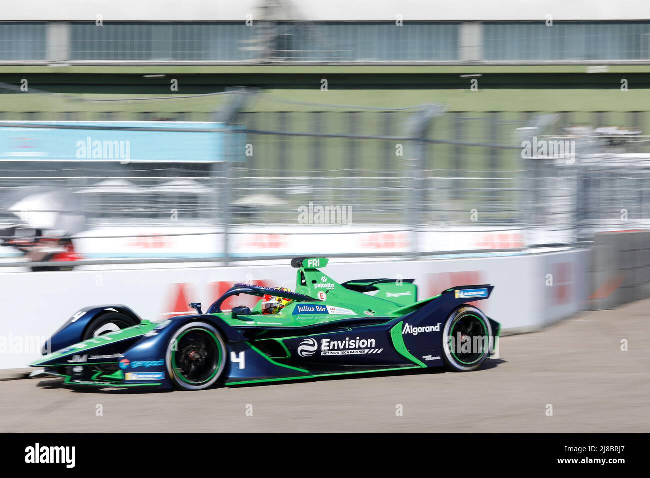 Berlin, 15.. Mai 2022. 2022 Shell Recharge Berlin E-Prix, Runde 8 der ABB FIA Formel E Weltmeisterschaft 2021-22, Tempelhof Airport Circuit in Berlin, Deutschland im Bild: #4 Robin FRIJNS (NLD) von Envision Racing während des zweiten Trainings © Piotr Zajac/Alamy Live News Stockfoto