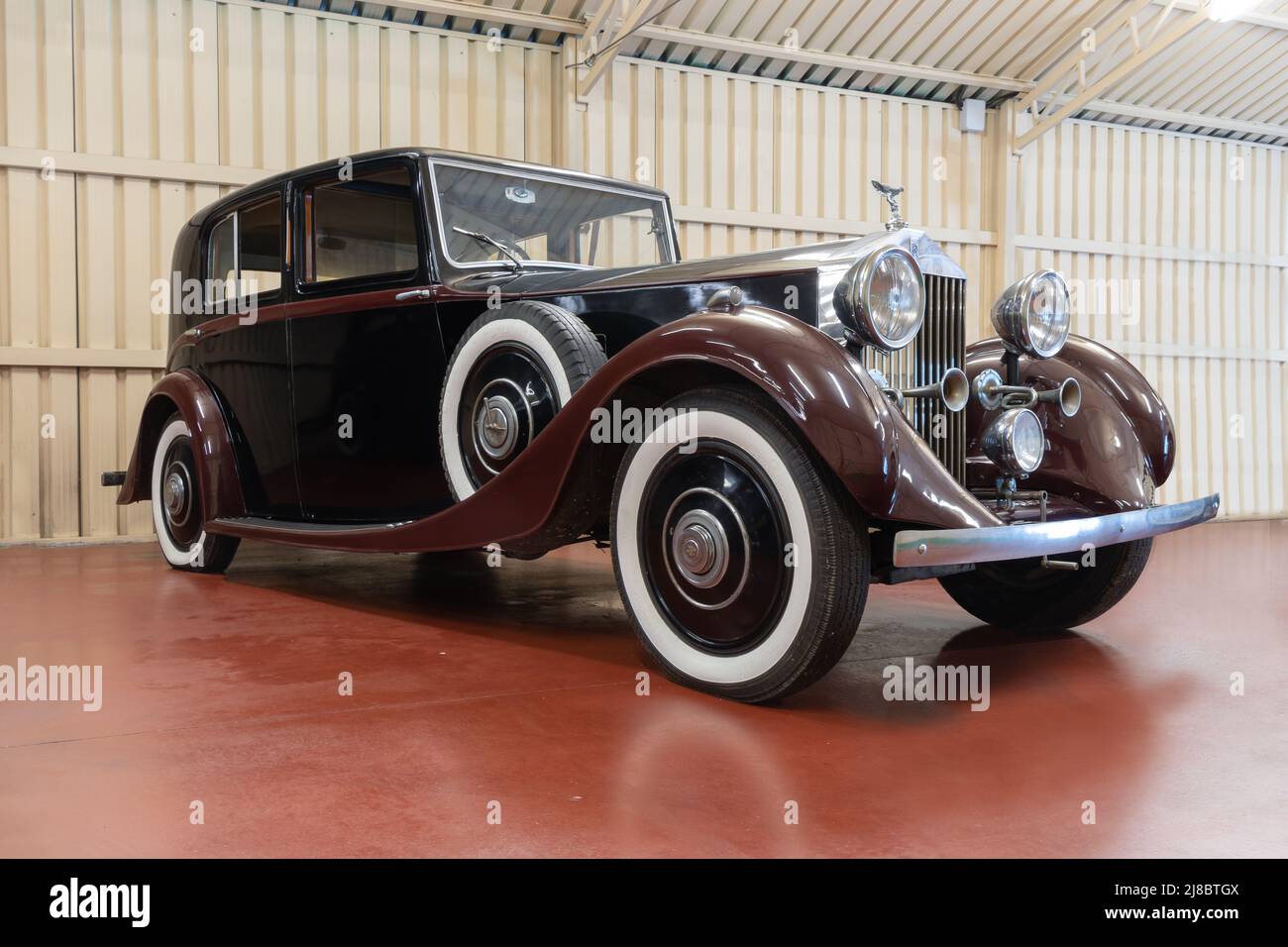 GALDAMES, SPANIEN-8. AUGUST 2021: 1934 Rolls-Royce 20 25 HP Sport Saloon in Torre Loizaga (Miguel de la Via) Car Museum Stockfoto