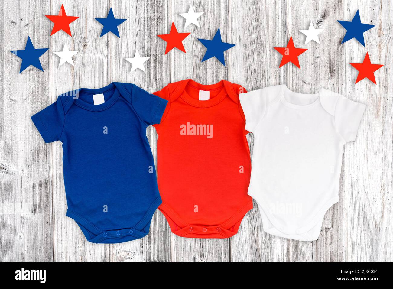 Drei Babybodysuits Rot Weiß Blau Patriotic Flat Lay Mockup Stockfoto