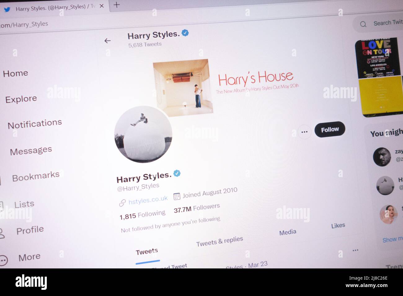 KONSKIE, POLEN - 14. Mai 2022: Harry Styles offizieller Twitter-Account auf dem Laptop-Bildschirm angezeigt Stockfoto