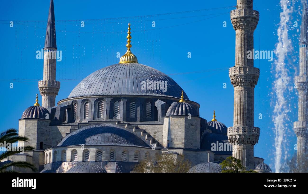 Istanbul, Türkei - November 2022: Wunderschöne Blaue Moschee in Istanbul. Türkei. Sultanahmet. Europäischer Teil der Stadt. Stockfoto