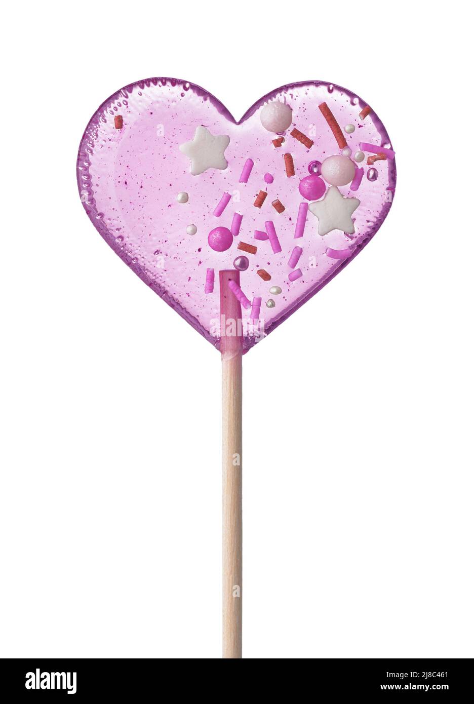 Vorderansicht von rosa transparenten herzförmigen Lollipop mit Streuseln isoliert auf einem weißen Stockfoto