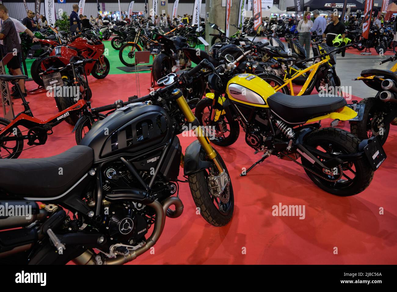 Ducati Scrambler auf der MOMA 2022 Motorradmesse. Malaga, Spanien. Stockfoto