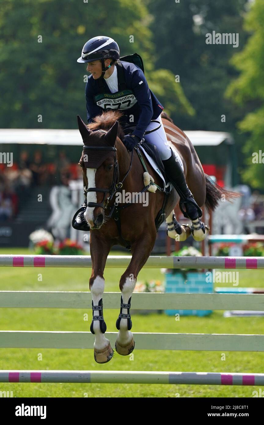 Zara Tindall auf Class Affair am dritten Tag der Chatsworth International Horse Trails im Chatsworth House, Bakewell. Bilddatum: Sonntag, 15. Mai 2022. Stockfoto