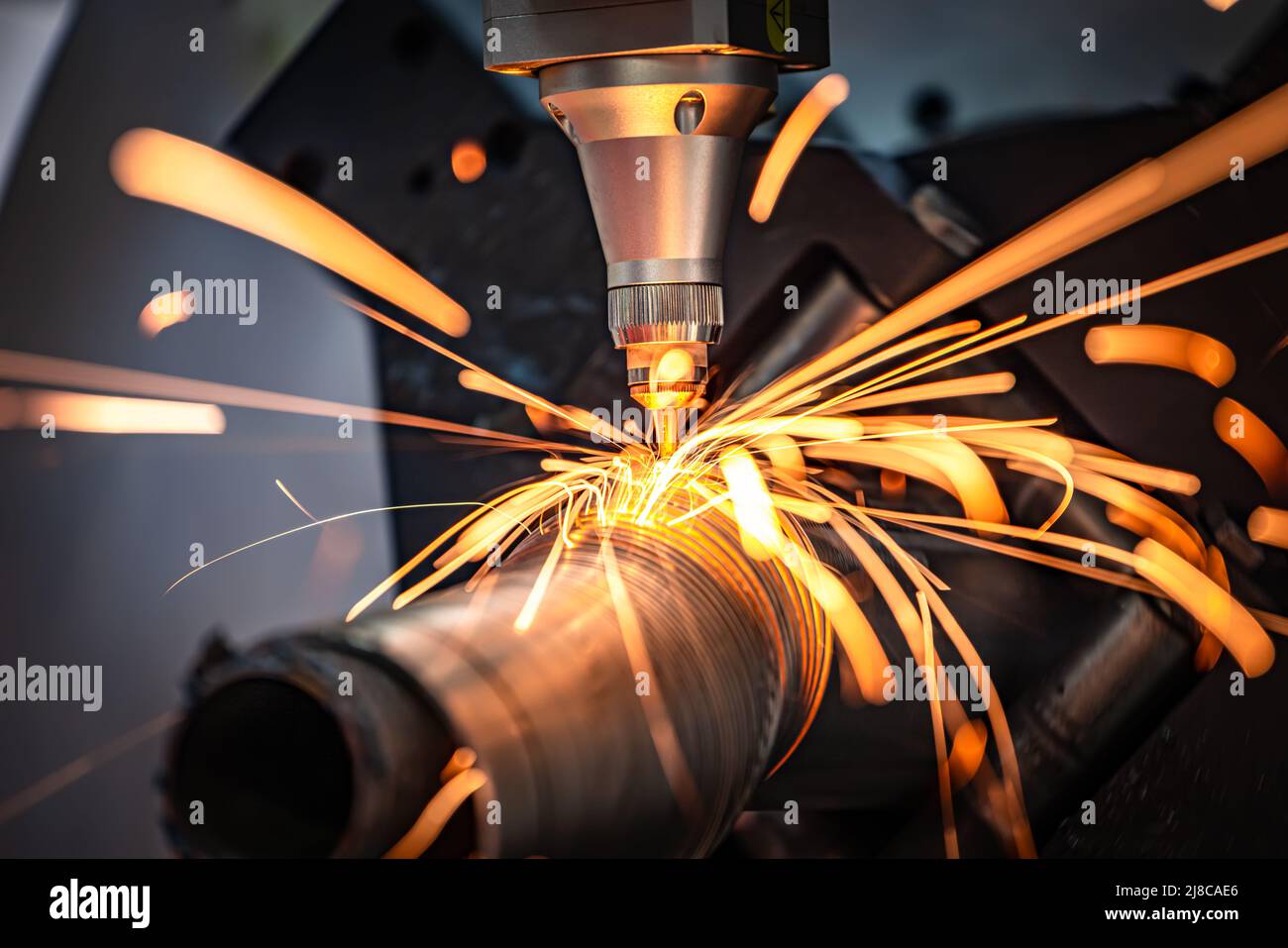 CNC-Laserschneiden von Metall, moderne Industrietechnik machen Industrial Details. Die Laseroptik und CNC (Computer Numerical Control) werden verwendet Stockfoto CNC-Laserschneiden von Metall, moderne Industrietechnik machen Industrial Details. Die Laseroptik und CNC (Computer Numerical Control) werden verwendet Stockfoto