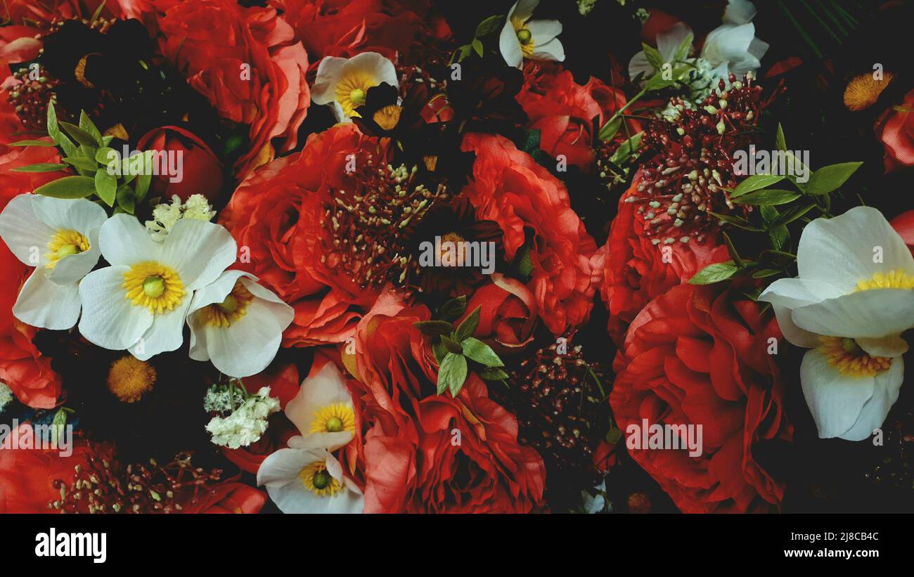 Flache Ansicht von verschiedenen farbigen Blumen im Vintage-Stil. Stockfoto