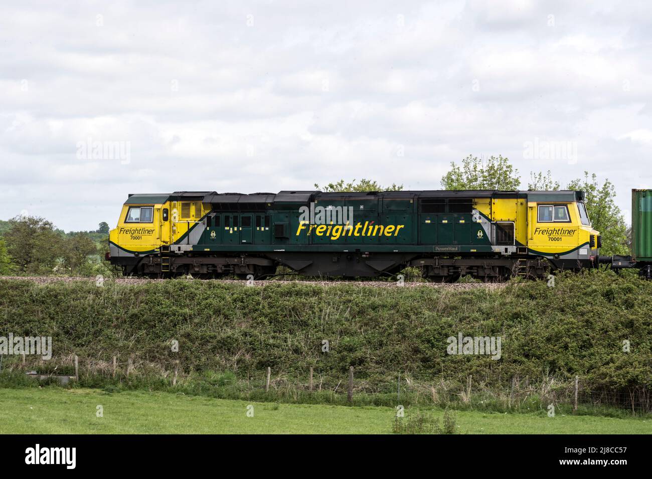 Freightliner Baureihe 70 Diesellokomotive Nr. 70001 mit einem freightliner-Zug, Warwickshire, Großbritannien Stockfoto
