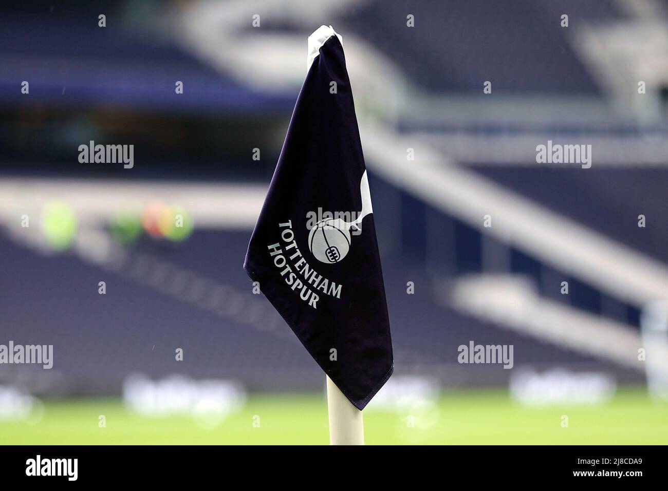 London, Großbritannien. 15.. Mai 2022. Tottenham Hotspur FC-Eckflagge. Premier League Spiel, Tottenham Hotspur gegen Burnley im Tottenham Hotspur Stadium in London am Sonntag, 15.. Mai 2022. Dieses Bild darf nur für redaktionelle Zwecke verwendet werden. Nur zur redaktionellen Verwendung, Lizenz für kommerzielle Nutzung erforderlich. Keine Verwendung bei Wetten, Spielen oder Veröffentlichungen in einem Club/einer Liga/einem Spieler. PIC von Steffan Bowen/Andrew Orchard Sports Photography/Alamy Live News Credit: Andrew Orchard Sports Photography/Alamy Live News Stockfoto