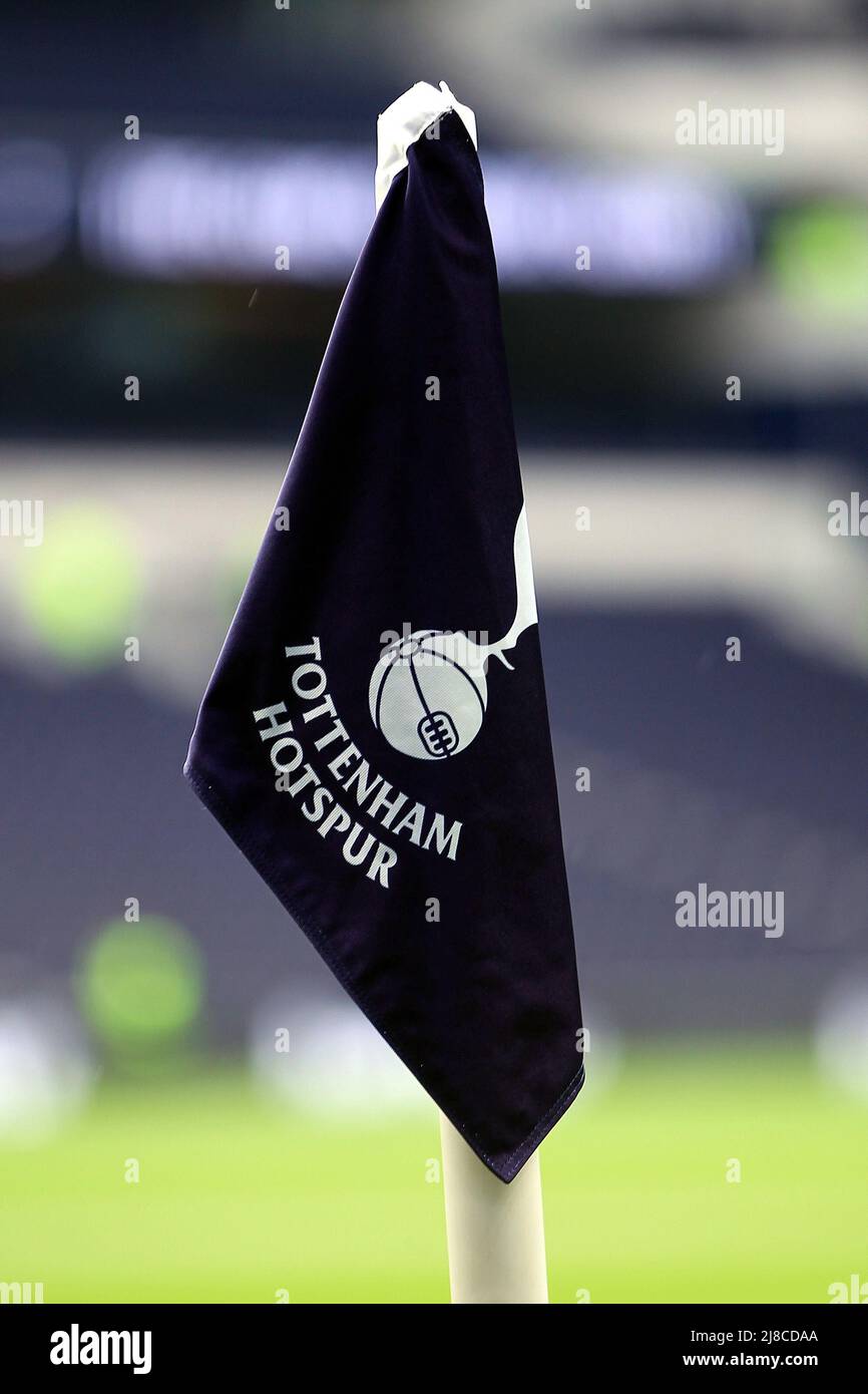 London, Großbritannien. 15.. Mai 2022. Tottenham Hotspur FC-Eckflagge. Premier League Spiel, Tottenham Hotspur gegen Burnley im Tottenham Hotspur Stadium in London am Sonntag, 15.. Mai 2022. Dieses Bild darf nur für redaktionelle Zwecke verwendet werden. Nur zur redaktionellen Verwendung, Lizenz für kommerzielle Nutzung erforderlich. Keine Verwendung bei Wetten, Spielen oder Veröffentlichungen in einem Club/einer Liga/einem Spieler. PIC von Steffan Bowen/Andrew Orchard Sports Photography/Alamy Live News Credit: Andrew Orchard Sports Photography/Alamy Live News Stockfoto