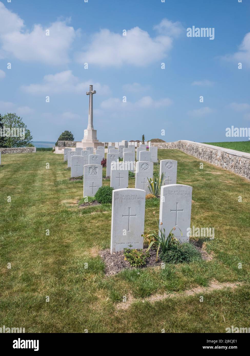 Das Bild zeigt den britischen Friedhof Marfaux aus dem 1. Weltkrieg in der Nähe von Marfaux. Der Friedhof ist von Soldaten, die bei der Marne-Offensive vom Juli 1918 ums Leben kamen Stockfoto