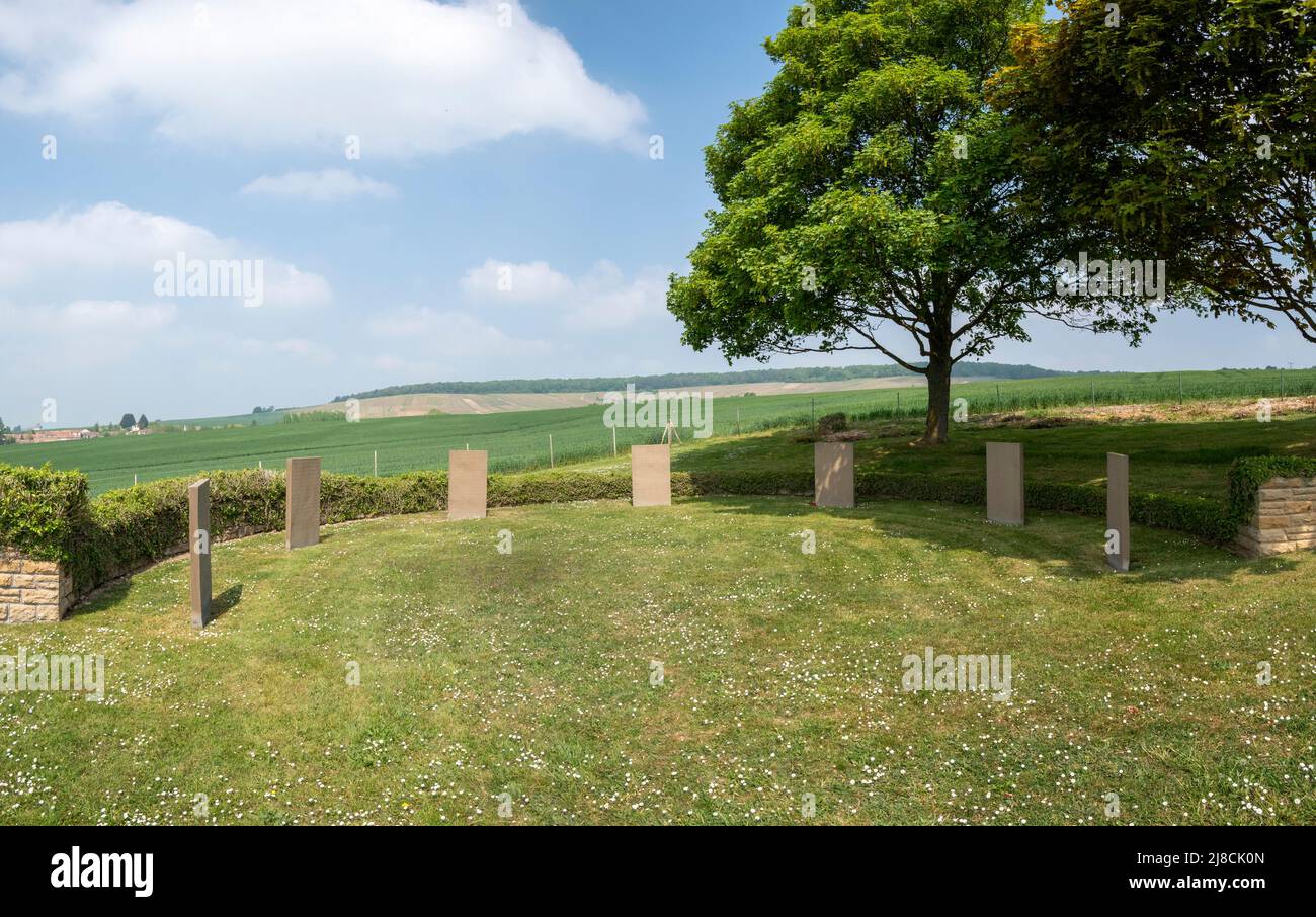 Das Bild zeigt den deutschen Marfaux-Friedhof des Ersten Weltkriegs bei Marfaux. Der Friedhof ist ein Konsolidierungsfriedhof der Soldaten KIA in der Marne-Offensive 1918 Stockfoto