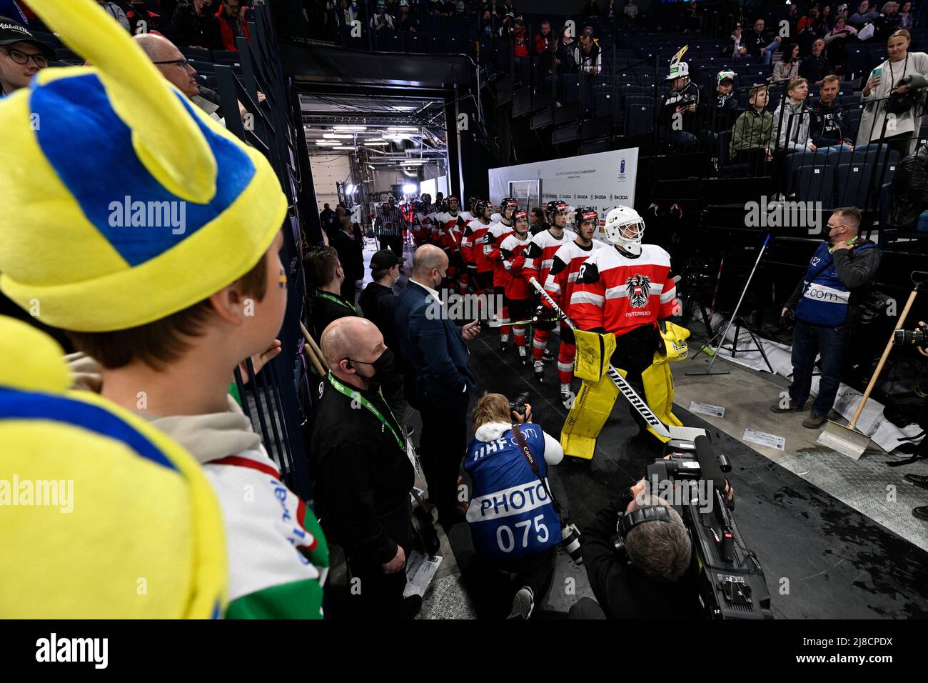 Das österreichische Team erwartet den Start der Eishockey-Weltmeisterschaft 2022, Gruppe B-Spiel Österreich gegen USA, am 15. Mai 2022 in Tampere, Finnland. (CTK Photo/Michal Kamaryt) Stockfoto