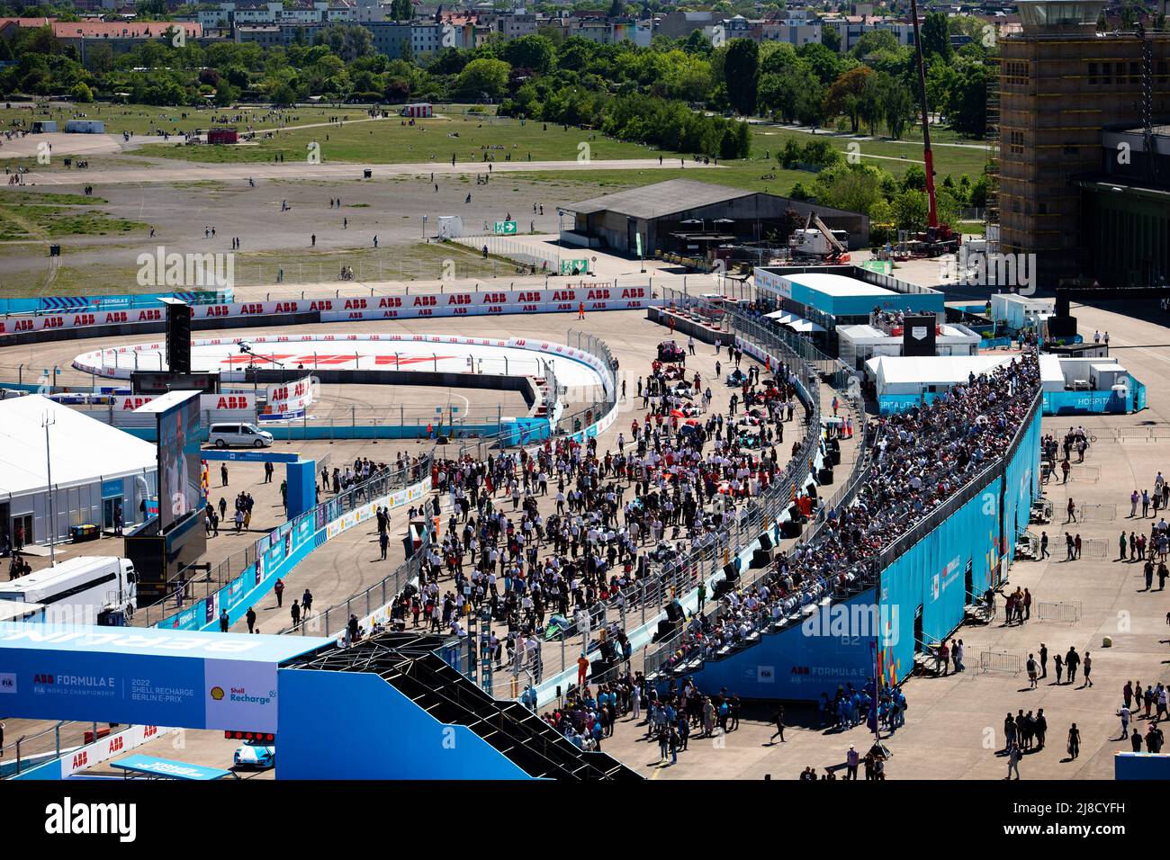 Startaufstellung beim Berlin ePrix 2022, 5. Treffen der ABB FIA Formel E Weltmeisterschaft 2021-22, auf dem Stadtkurs des Flughafens Tempelhof vom 13. Bis 15. Mai in Berlin - Foto Joao Filipe / DPPI Stockfoto