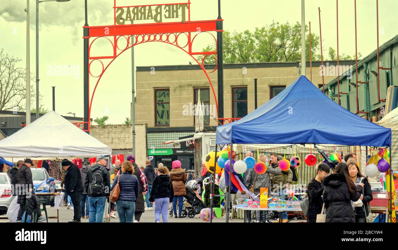 Glasgow, Schottland, Großbritannien 15.. Mai 2022. Gentrified Barras Markt mit wenigen Menschen und verbesserte Einkaufsmöglichkeiten weg sind die Flohsackstände und viele Shop-ähnliche Räumlichkeiten mit wenigen seiner traditionellen armen Kunden. Credit Gerard Ferry/Alamy Live News Stockfoto