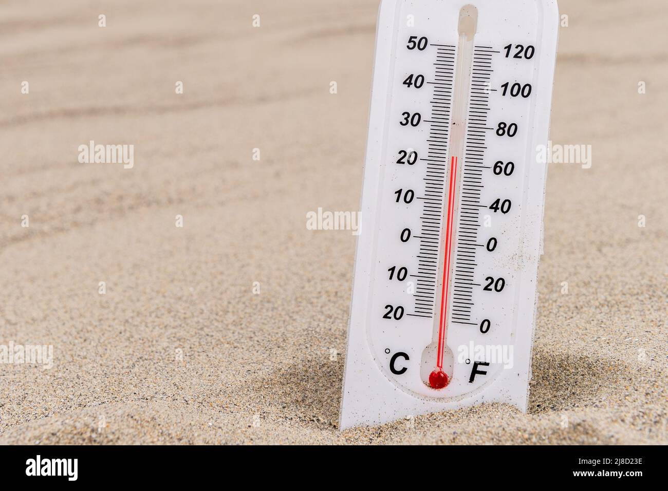 Rossarbery, West Cork, Irland. 15.. Mai 2022. In West Cork herrschen heute Temperaturen von 20C Grad, wobei Einheimische und Touristen das warme Wetter optimal nutzen. Der Warren Beach in der Nähe von Rosscarbery war voller Sonnenanbeter. Quelle: AG News.Alamy Live News. Stockfoto