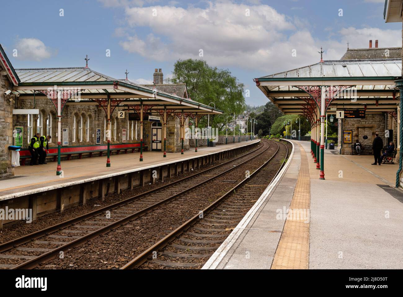 Der Bahnhof Grange-over-Sands auf der Furness Line in Cumbria wird von Arriva Rail North betrieben. Stockfoto