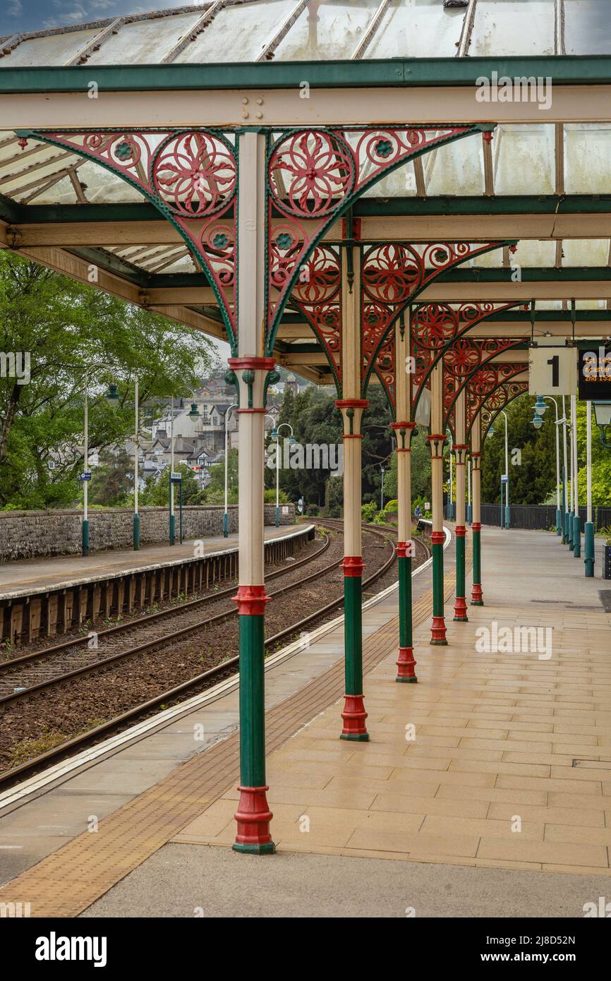 Der Bahnhof Grange-over-Sands auf der Furness Line in Cumbria wird von Arriva Rail North betrieben. Stockfoto