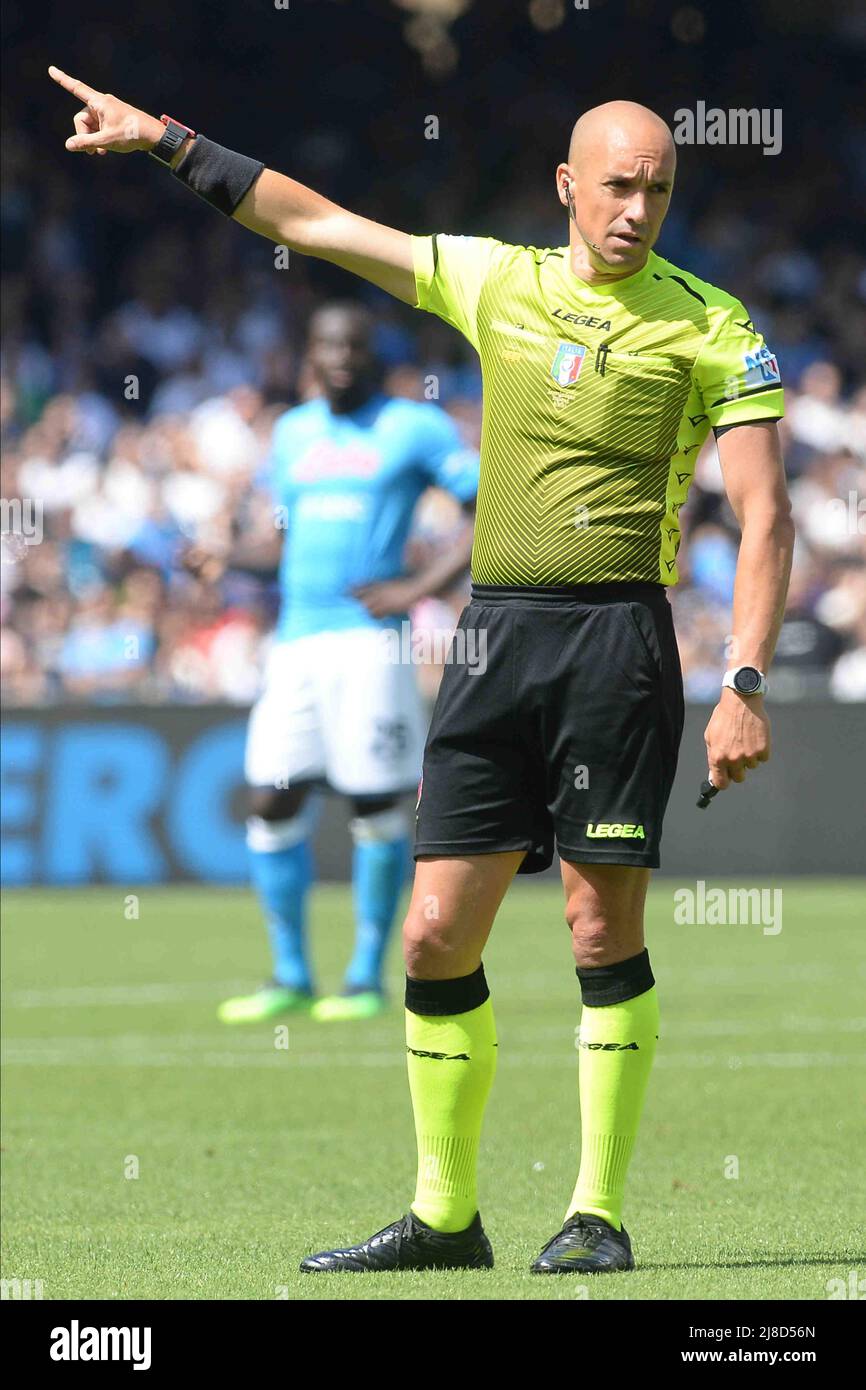 Michael Fabbri während der Serie A 2021/22 Spiel zwischen SSC Napoli und FC Genua Diago Armando Maradona Stadium Stockfoto