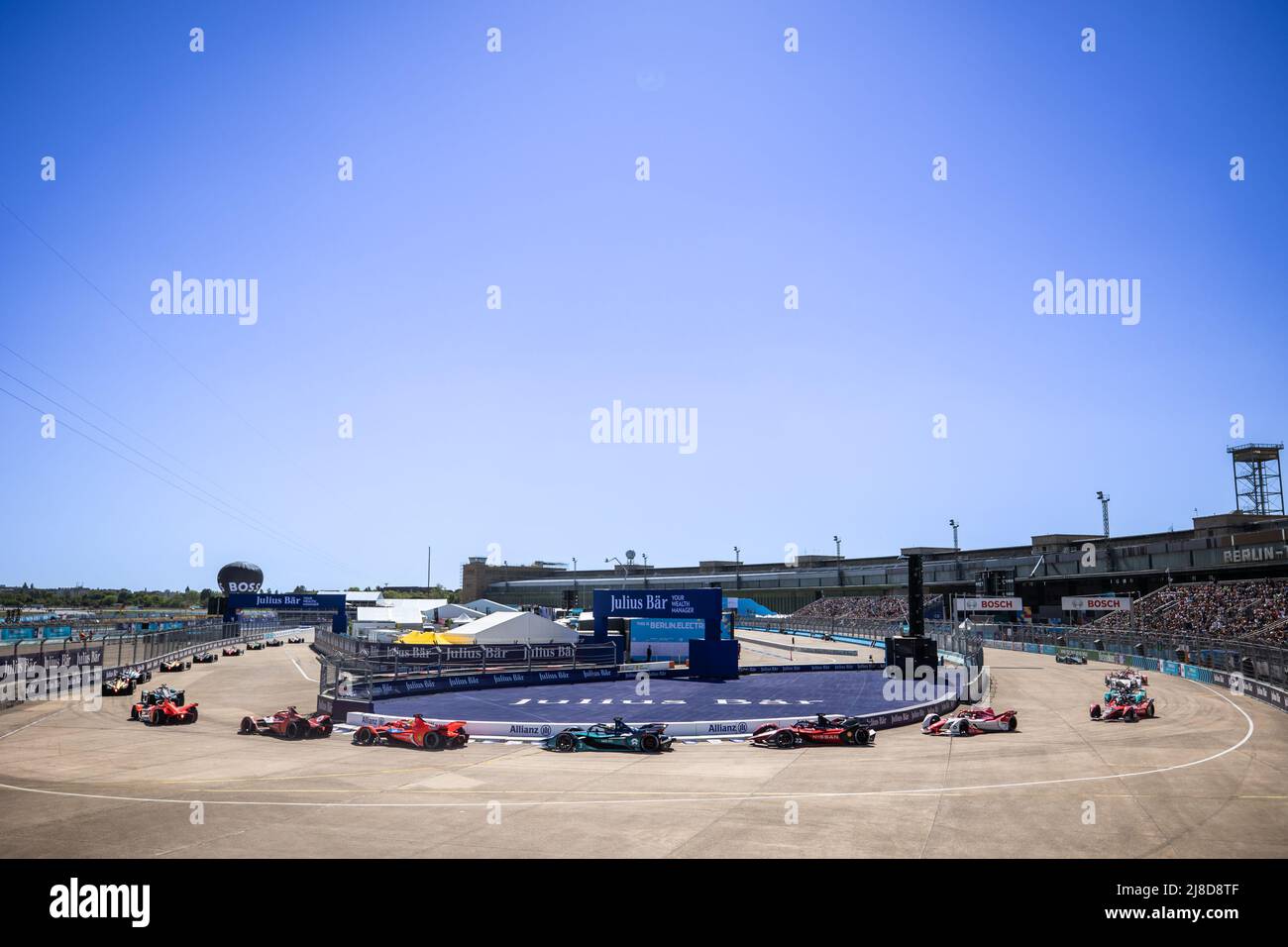 29 SIMS Alexander (gbr), Mahindra Racing, Mahindra M7Electro, Action 22 GUNTHER Maximilian (ger), Nissan e.Dams, Nissan IM03, Action 03 TURVEY Oliver (gbr), NIO 333 FE Team, Nio 333 001, Action beim Berlin ePrix 2022, 5. Treffen der ABB FIA Formel E Weltmeisterschaft 2021-22, Vom 13. Bis 15. Mai auf dem Stadtkurs des Flughafens Tempelhof in Berlin - Foto: Germain Hazard/DPPI/LiveMedia Stockfoto