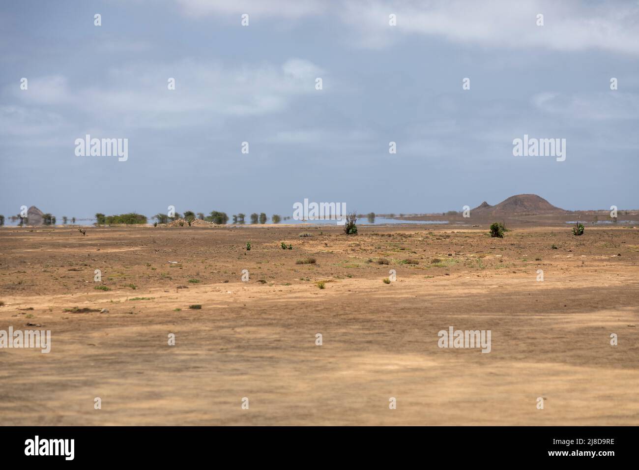 Die Wüste und die Wunder in Sal, Terra Boa. Das Mirage ist ein optisches Phänomen, das die Illusion eines Wüstensees erzeugt. Kapverdische Inseln, Afrika Stockfoto