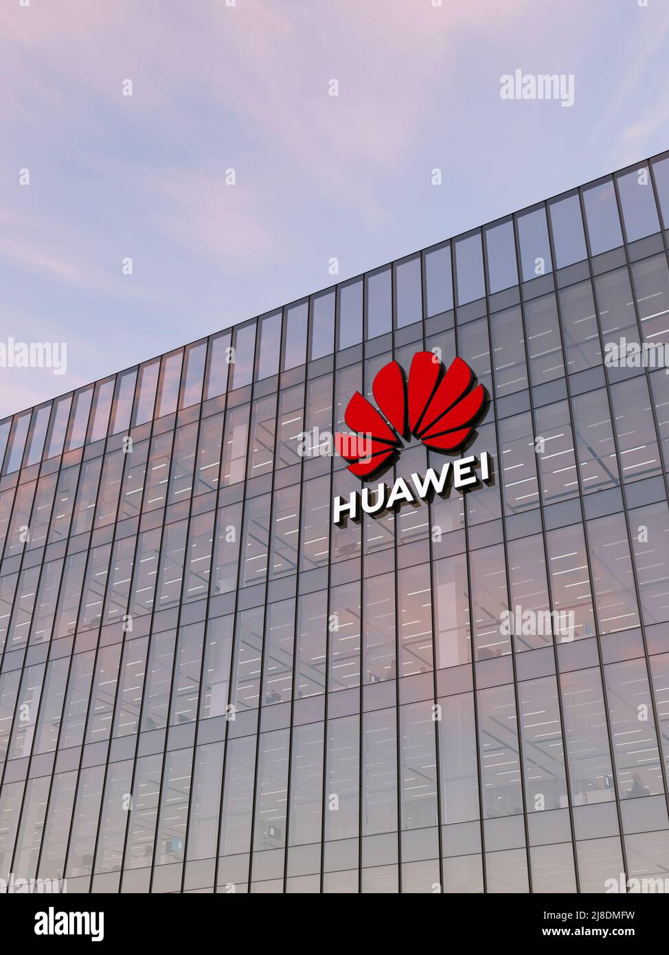 Shenzhen, China. 2.Mai 2022. Nur zur redaktionellen Verwendung, 3D CGI. Huawei Signage-Logo auf dem Glasgebäude. Telecommunications Equipment Company Office He Stockfoto